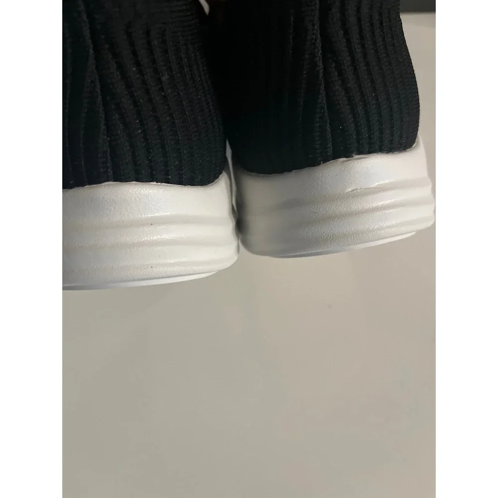 Skechers Hands Free Slip-ins Relaxed Fit Black White Knit Sneakers 124855